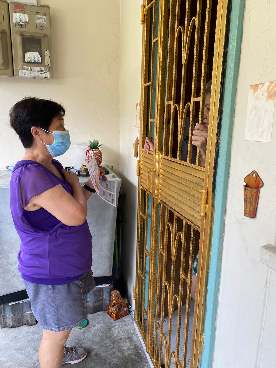 simplyeunos's tweet photo. Mobile Vaccination Exercise at #EunosCC on 15 and 16 Sep, 9am to 5pm. Seniors above 60 can walk in to receive the vaccination without making an appointment. Our grassroots leaders have been visiting seniors to share with them and encourage them to be vaccinated. #VacciNationSG https://t.co/ArWW6R2FVg