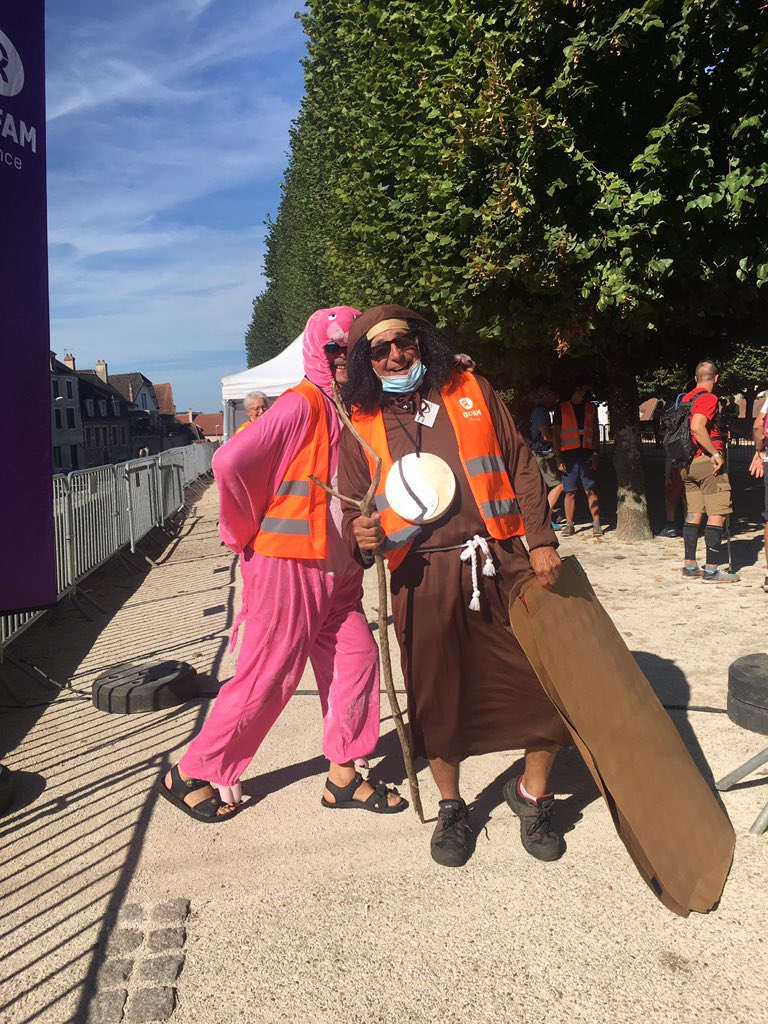 CecileDuflot's tweet photo. Il y a des bénévoles et……. il y a les bénévoles du @Trailwalker_FR 😍😍😍😍
Pascal et Michel qui ont géré les arrivées et les supporters au PC4 de Qarré les tombes cette nuit (et qui ont toujours la pêche ce matin !) https://t.co/Mfp86b2C4O