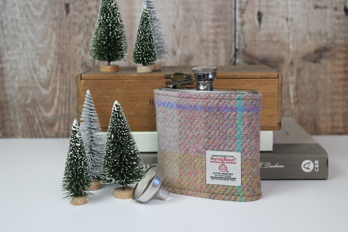 As I am closing my Harris Tweed shop all items are 1/2 price! A few Hip Flasks remaining now £12.50 and come gift boxed etsy.com/uk/shop/paulin…
#shopindie
#giftideas 
#UKGiftHour 
#UKGiftAM 
#giftfinder
#supportsmallbusiness