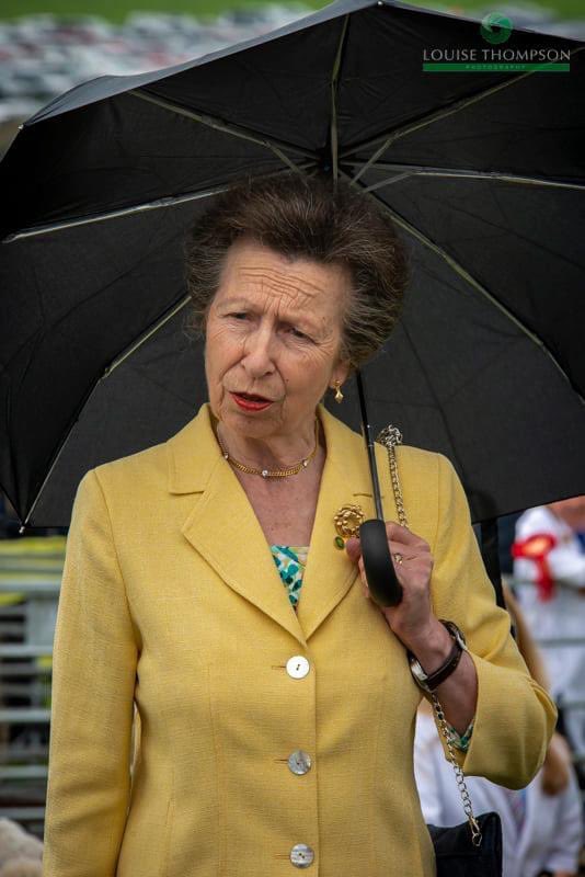 Louise Thompson tweet media