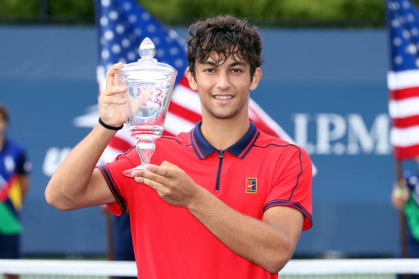 MigueldiazFtm's tweet photo. Dani Rincon, Campeón de US Open Junior. Es el 2º Español que lo consigue y presagio de éxitos futuros. Enhorabuena y también a sus técnicos de ⁦@rnadalacademy⁩ 👏👏👏👏 https://t.co/wreUcBNCpt