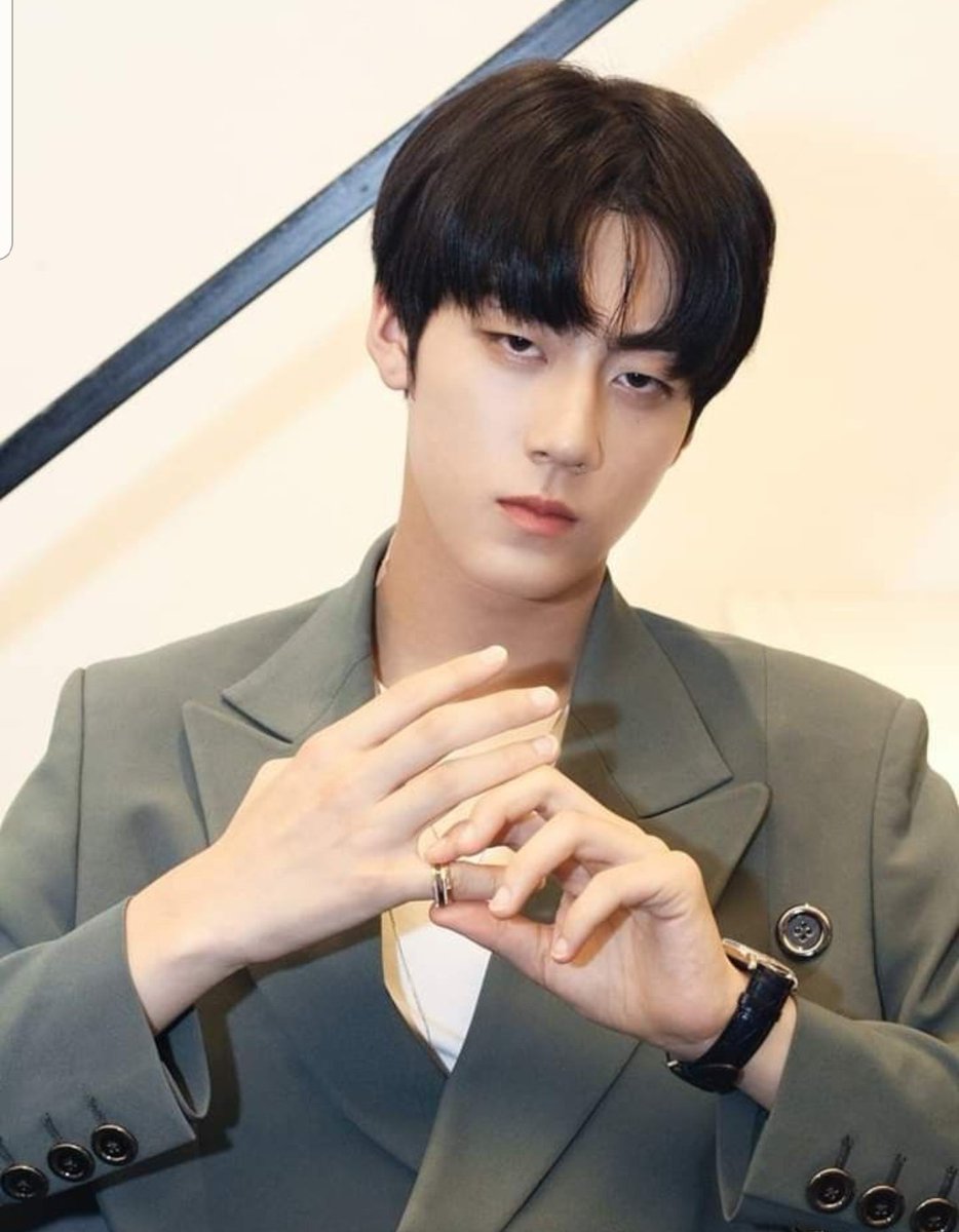aemerichai's tweet photo. lowkey addicted to chinese drama because ... https://t.co/BHdZhvB5lP