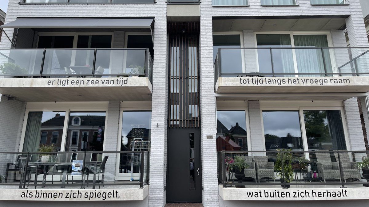 PROGRAMMA ZONDAG 12 SEPTEMBER 🎨

Vandaag houdt Joop Striker om 2 uur deel 1 en om 4 uur deel 2 van een tekstperformance. Hij doet dit waarschijnlijk bij zijn dichtregel. 

Check het schoolbord op de Kop van de Vaart voor meer (actuele) informatie!