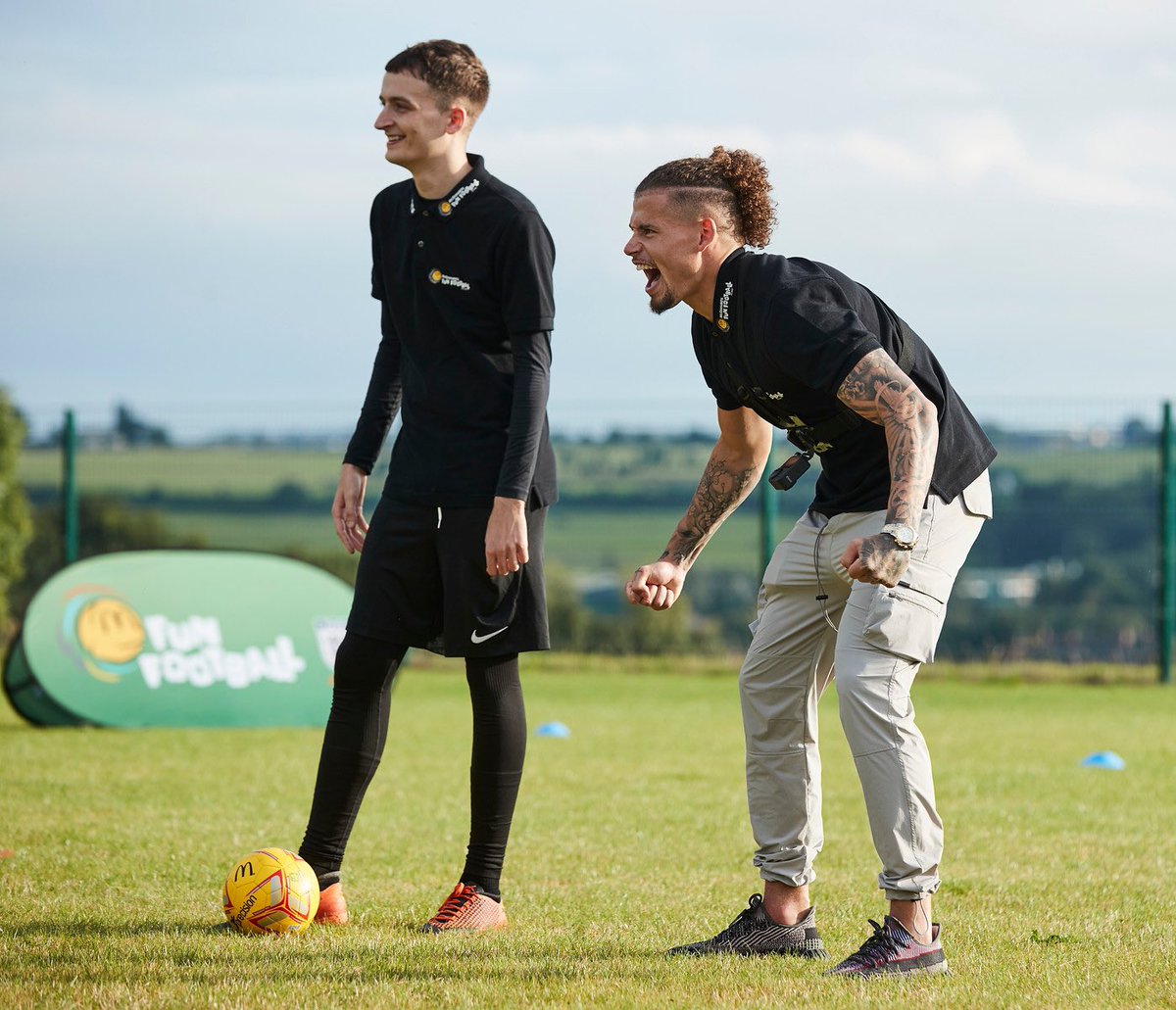 ‘Stay clever. Keep them together!’

SEE what happened when the ‘King of Panna’ <a href="/ldn_movements/">Ldn Movements</a> joined <a href="/Kalvinphillips/">Kalvin Phillips</a> at a very special - and unmissable - <a href="/McDonaldsUK/">McDonald's UK</a> Fun Football session in Leeds 🤩

📺youtu.be/etZyTwcceb0