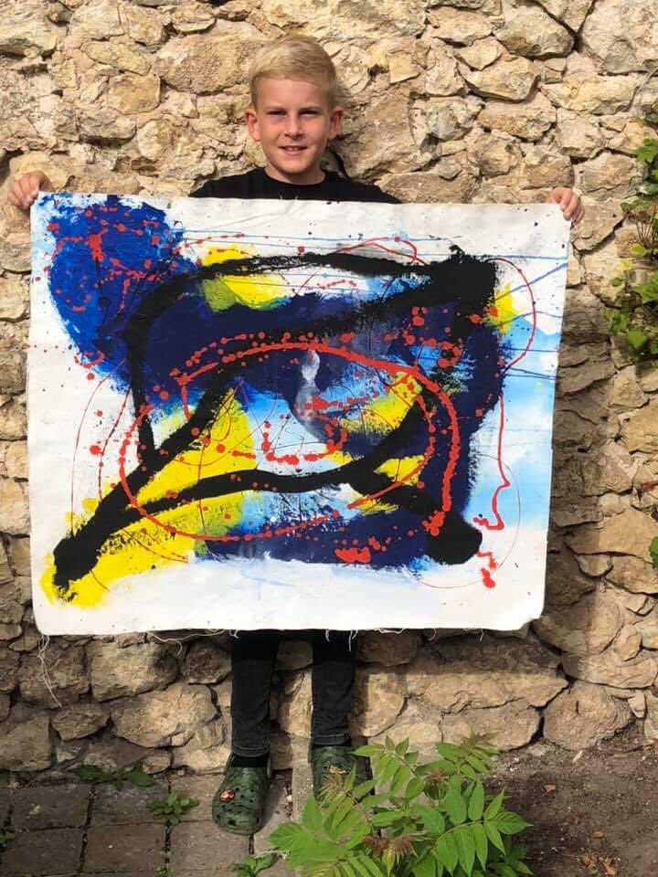 MGHMonsheim's tweet photo. Stolze Künstler und Künstlerinnen vom Workshop ACTIONPAINTING im Mehrgenerationenhaus Monsheim unter dem Motto „Zeit für Familie“. @MGHMonsheim #BarbaraSchauß #Actionpainting #ZeitfürFamilie @Vielfalt_RLP https://t.co/ZaMnokR3pA