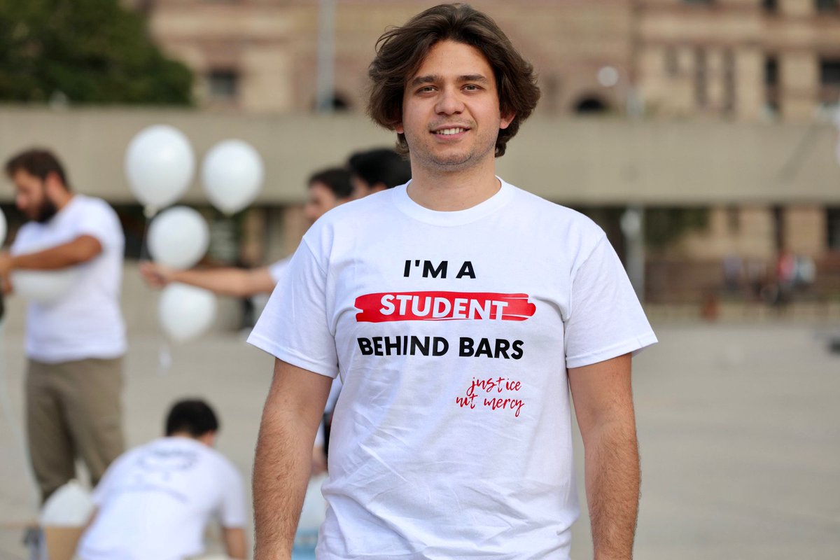 LibertyTurkish's tweet photo. Follow us🤞
You won't regret :)
We are good people 🙃
We look nice, too 😎
#StudentsBehindBars https://t.co/zaqMEmeQrF