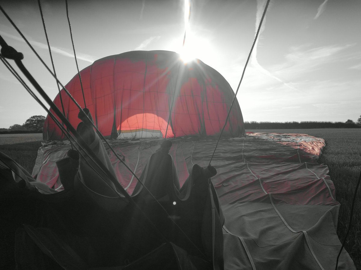 ClareFuller17's tweet photo. Spectacular early views over Kent today.
#KentBallooning https://t.co/V5W2Taf6Oi