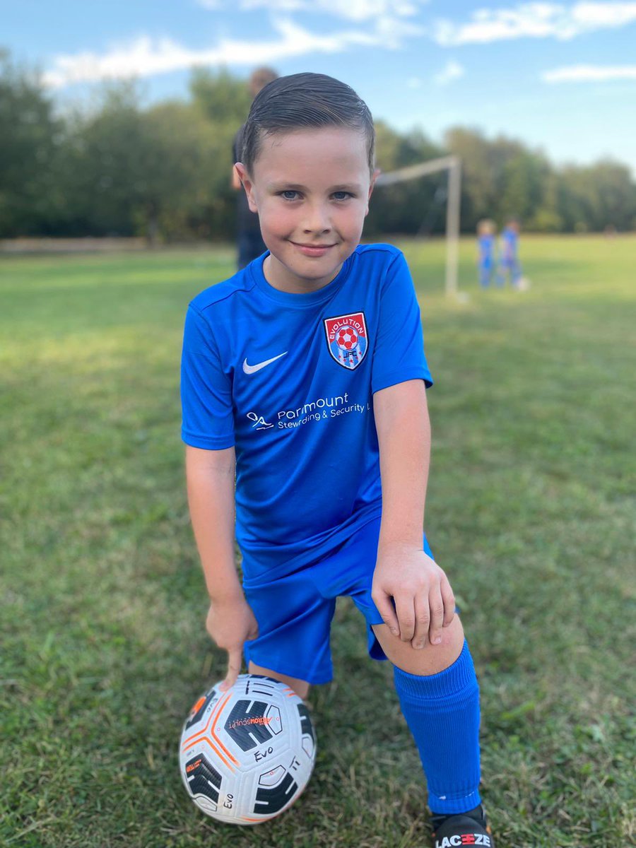 PeterSimmoYNWA's tweet photo. First ever @BootleJFL game for our Adam and his @EvolutionJFCU10 team mates this morning in the under 7’s. 

Looking forward to seeing these lads develop from beginners into a decent little team over the season. Thanks as always to their coach, Jason for all his time and effort https://t.co/5Gj2RTMiGc
