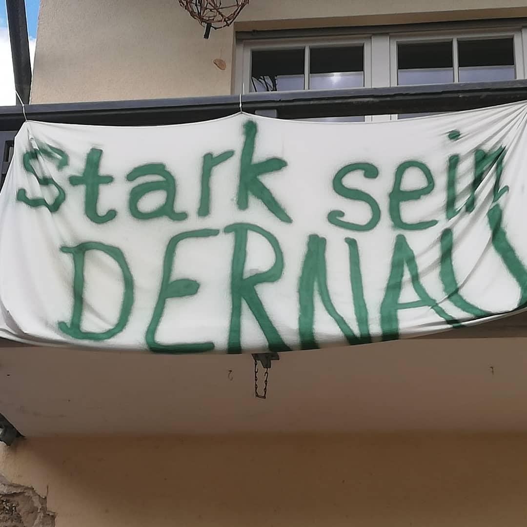 bundweb's tweet image. Jede/jeder kann etwas tun:
#Eimerkette im Ahrtal in der Grundschule Dernau #dernau_weinkulturdorf #helfershuttle #grundschuledernau