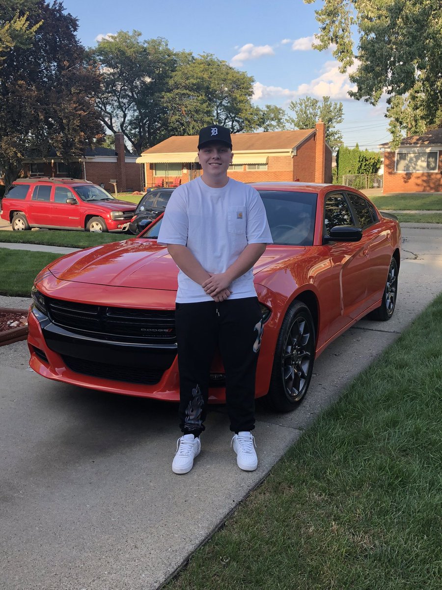 justwillszn's tweet photo. So I bought a charger https://t.co/l5ue5CnK3I