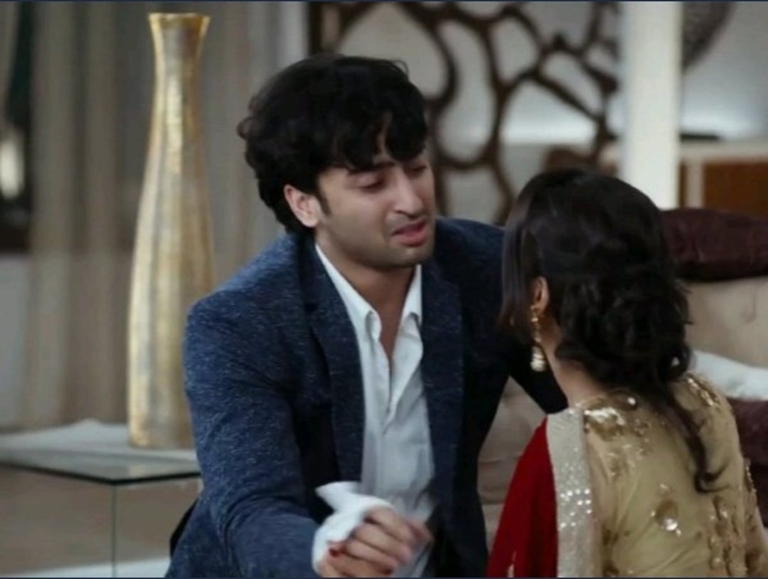shaheerian_2603's tweet photo. Dev ki Deewangi...best ever track ....l have seen uncountable times and each time it's as though l am seeing first time ....Dev and Sonakshi
#Devakashi #ShaheerSheikh
#ShaheerAsDev #KuchRangPyaarKeAiseBhi
#KRPKAB3
5 YRS OF DEV KI DEEWANGI https://t.co/HcaRZ59KJ0