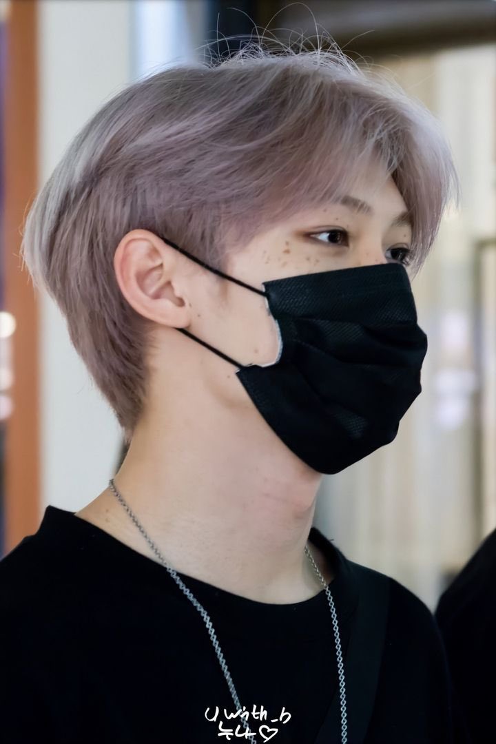 용복이의 주근깨가 잘보이는 사진들은 더 사랑하게 되는것같아 매일매일 꺼내봐