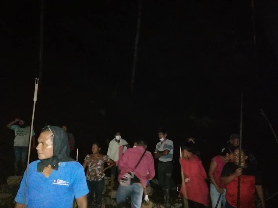 🔴#ATENCIÓN | Esta madrugada, comuneros de Ishkayaku y San Isidro, límite entre Napo y Pastaza, desalojaron a mineros ilegales ubicados en el río Pinchu Yaku. Señalan que se mantendrán alerta en defensa de la naturaleza y su territorio.