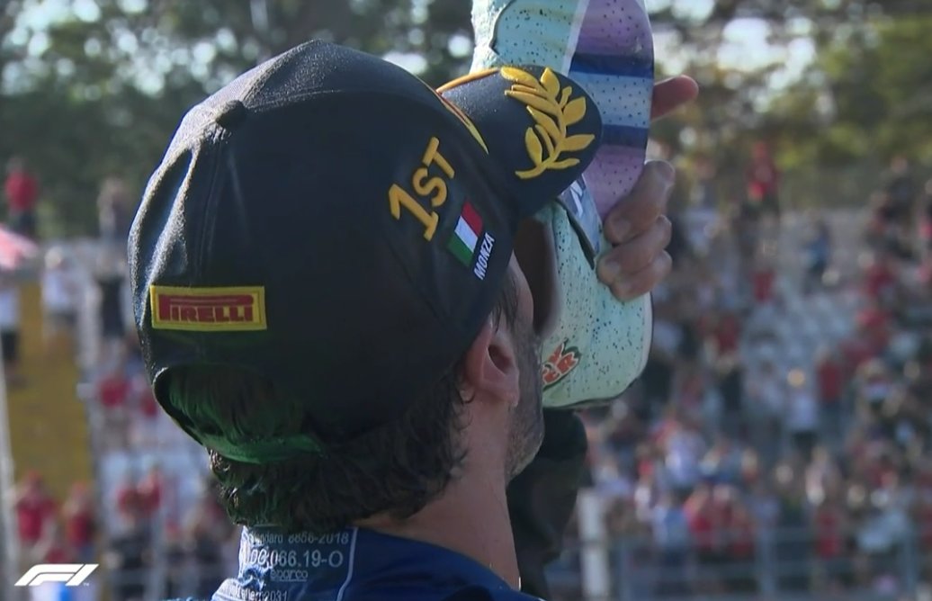 sportsbetcomau's tweet photo. Something to feel good about in 2021 … A RICCIARDO SHOEY! #ItalianGP https://t.co/VzrfSDGRZF