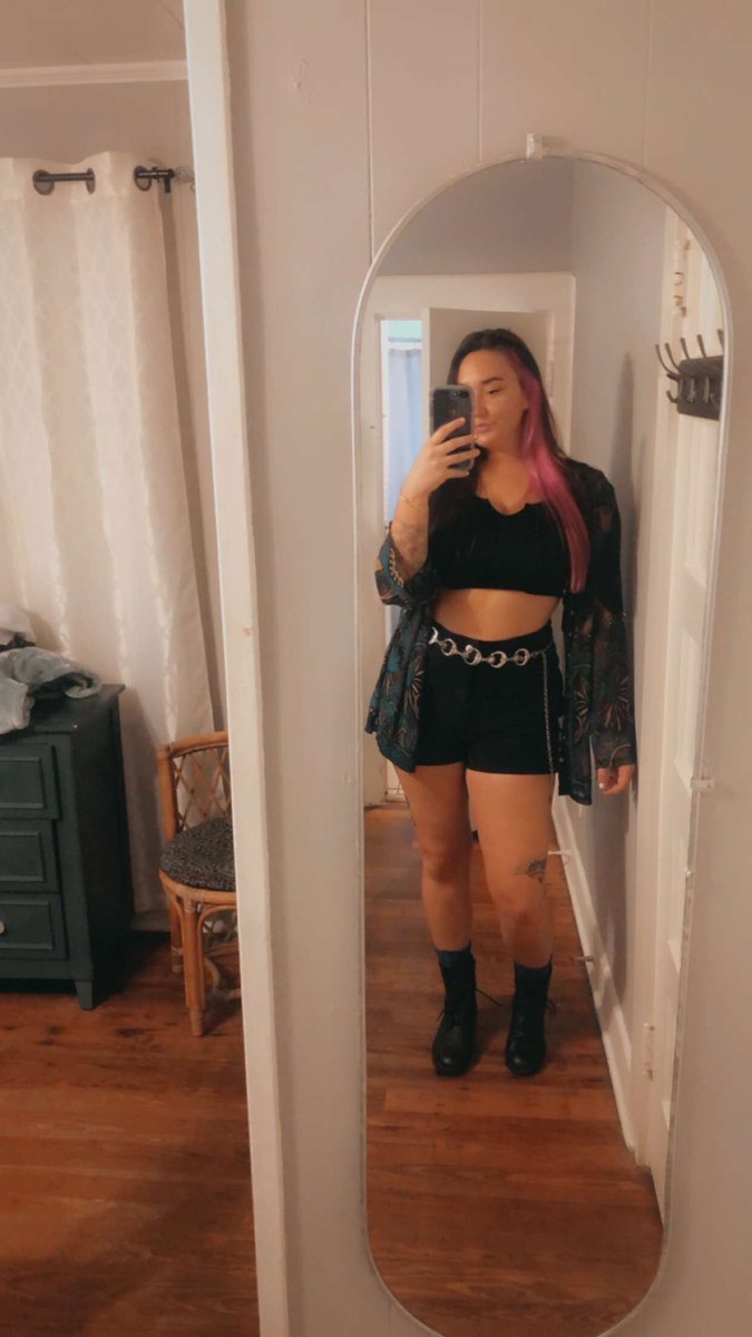 ishhykrissy's tweet photo. Weekend fits👻 https://t.co/Wj4KR2Wn4l