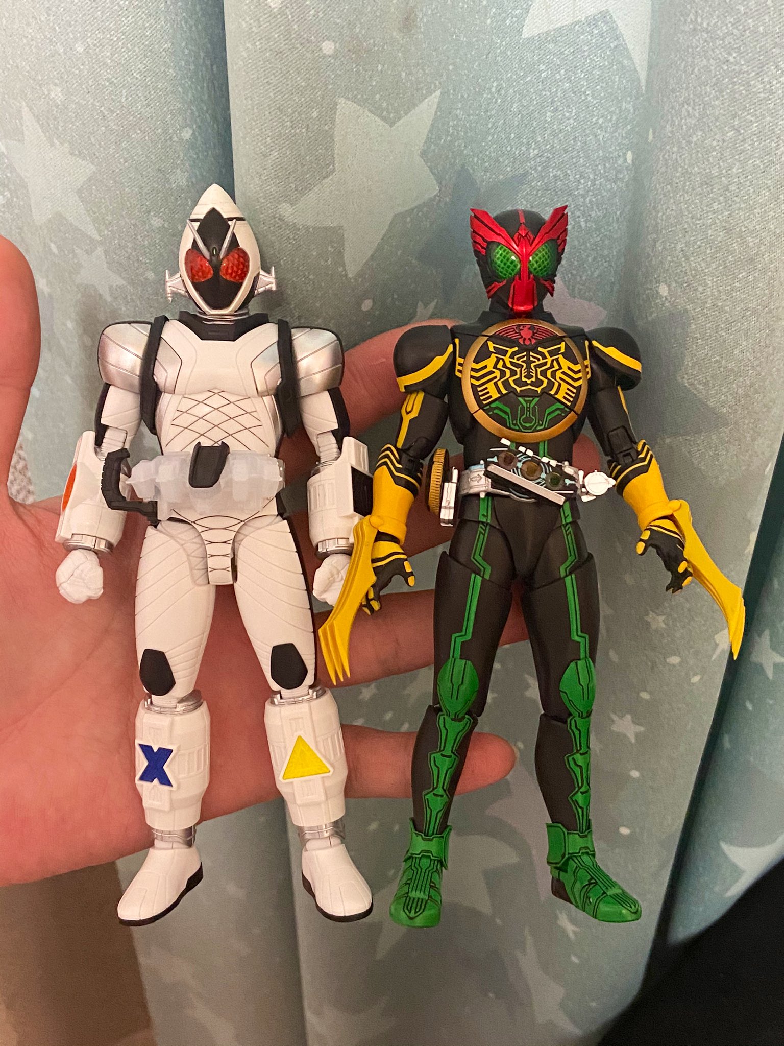 ゆう 超単純なやり方でフィギュアライズのフォーゼ真骨彫と同じ身長にしてみた ボールジョイントに置き換えてベルトも自立 これだけだと直ぐ取れちゃいそうだからパテでガチガチに固める予定 T Co Sa2kzeqtwn Twitter