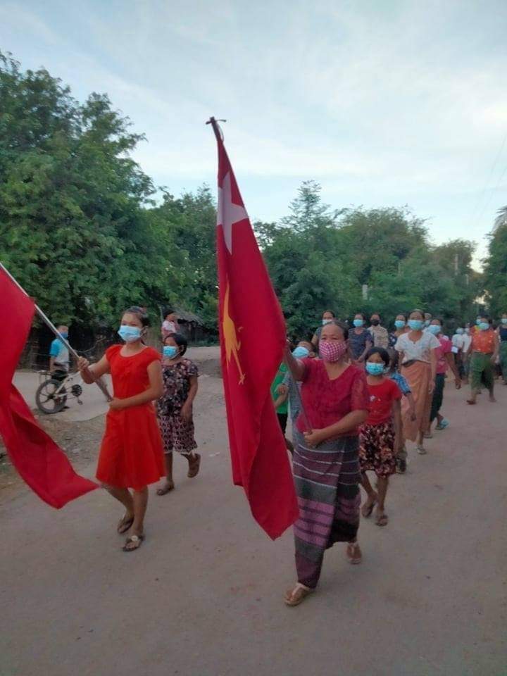 Chanapai247's tweet photo. A village from #Salingyi township patrolled in the village for expressing their strong support of @NUGMyanmar and @KyawTun62907405 .

#RecognizeNUG
#Sep12Coup #WhatsHappeningInMyanmar https://t.co/N4AV9H4kMO