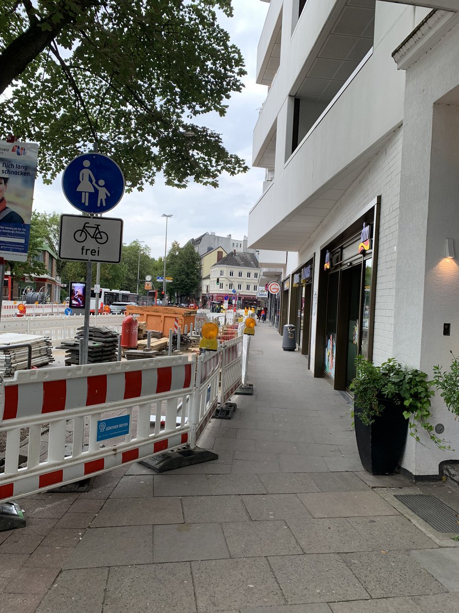 Nicht ungefährlich! Fußgänger raus? <a href="/bvm_hh/">Behörde für Verkehr und Mobilitätswende</a> <a href="/anjes_tjarks/">Anjes Tjarks</a>