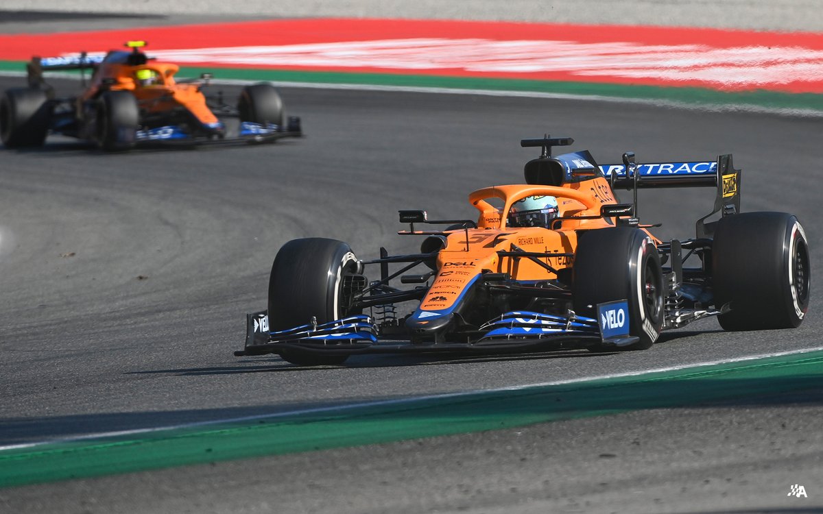 autosport's tweet photo. The stuff of dreams for @McLarenF1 fans 🧡

#F1 #Formula1 #ItalianGP 🇮🇹 https://t.co/qQCYZvGEnH