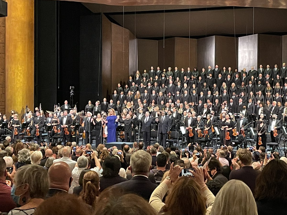 Hard to find adequate words for Verdi’s Requiem last night <a href="/MetOpera/">Metropolitan Opera</a>.  A moving remembrance of a dark day in New York’s history; a timeless plea for light and resilience.  Thank you <a href="/ailynperezsop/">AILYN PÉREZ</a> <a href="/MJDY/">Michelle DeYoung</a> <a href="/polenzanitenor/">Matthew Polenzani</a> <a href="/EricOwensSinger/">Eric Owens</a> @nezetseguin <a href="/METOrchestra/">METOrchMusicians</a> <a href="/MetOperaChorus/">MetOperaChoristers</a>