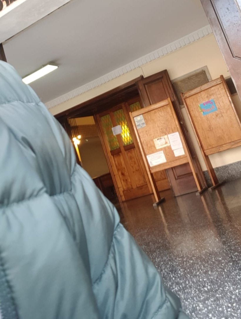 RamonBernabeA's tweet photo. #PASO2021 La espera eterna. Llegué 09.01am. Se habilito lla Mesa recién a las 10.23am. Prioridad luego los adultos moi mayores. Tambien paró la votación por falta de sobres firmados... un lindo domingo digamos. https://t.co/hB7UJHIID7