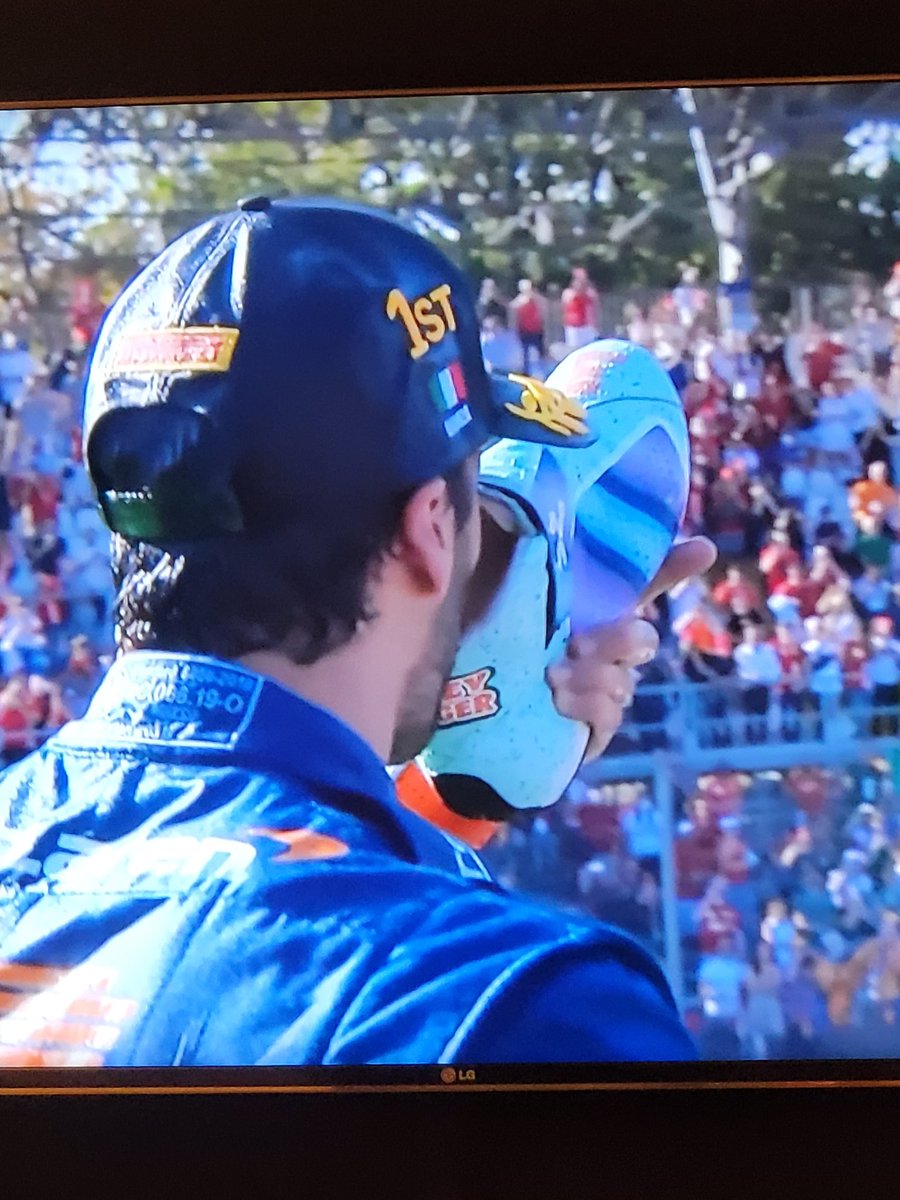 ayuta_neron's tweet photo. Finally!!! We get to see traditions again. #Formula1 #MonzaGP https://t.co/Pv3egZMarr