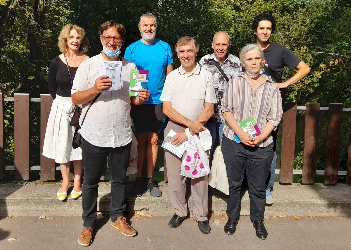 A la brocante de #Créteil, très bonne réception pour le ciné-débat sur les #déchets plastiques organisé par les Amis du Monde diplomatique et Alic. La production de #plastique, c'est catastrophique pour notre planète !
Retrouvez-nous le 17 octobre, à 19h, à l’espace Jean Ferrat