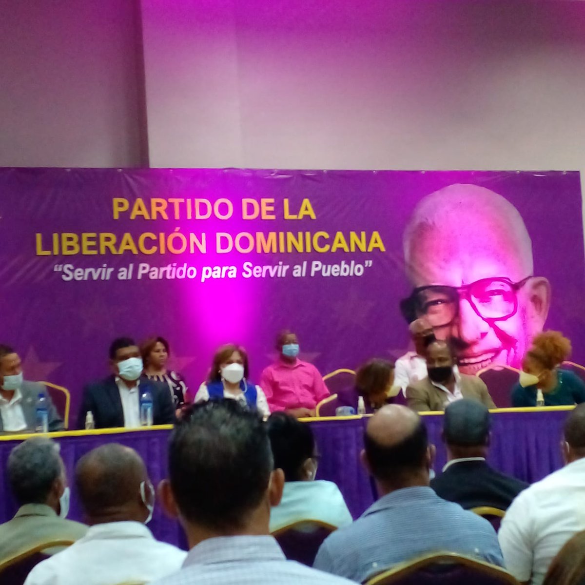 deyvy_santana's tweet photo. AHORA / 
Encuentro de Dirigentes Comunitarios y ONG encabezada por la Secretaría de Participación Comunitaria en su titular la Compañera #CleoSanchez , le acompaña la Miembro del CP @Lmargaritap #SoyPLD 
#SecretaríaGralItinerante https://t.co/fniJg41f5s