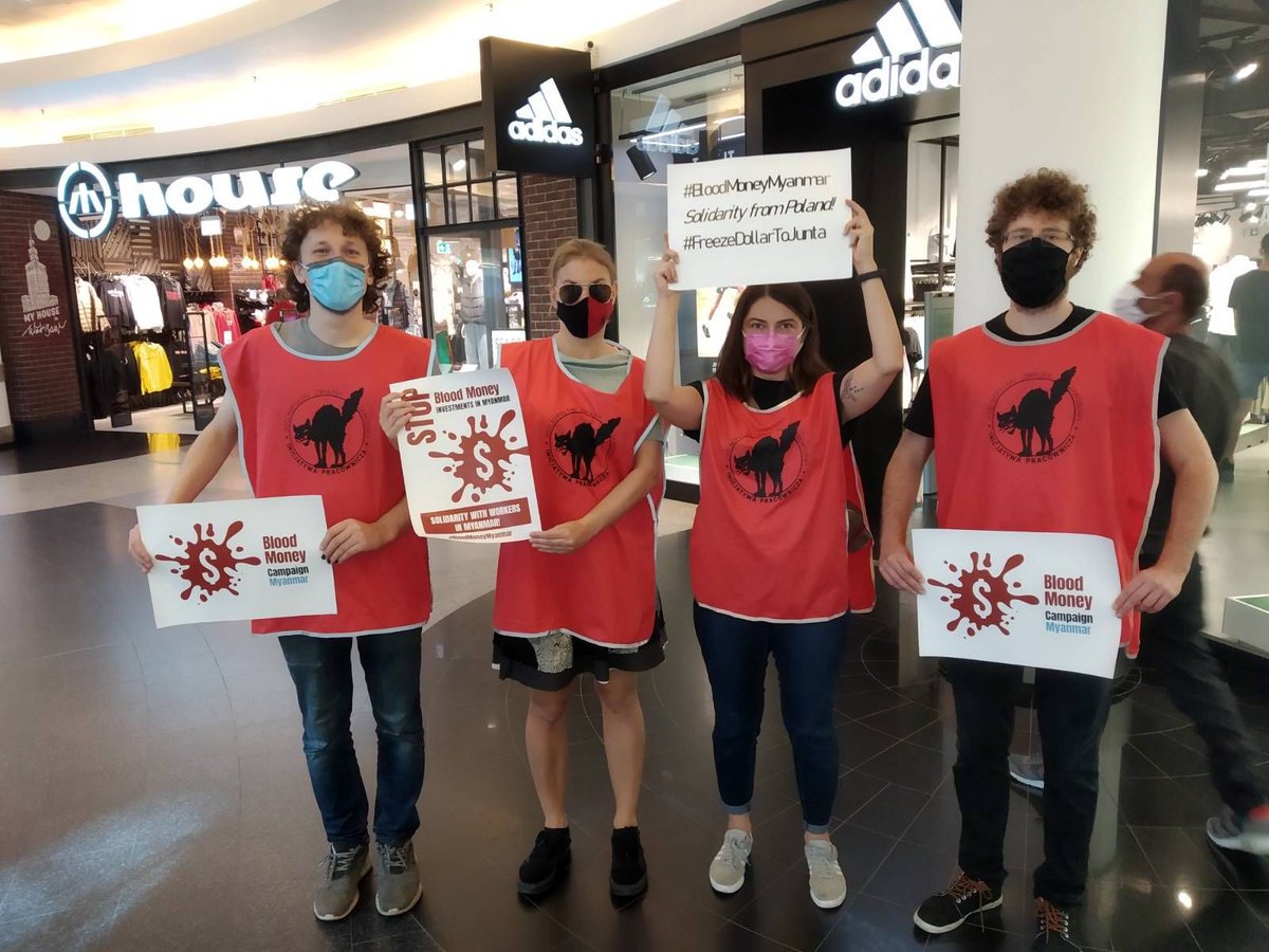 GlobalMayDayNet's tweet photo. [3/3]
Comrades in #Warsaw join #BloodMoneyMyanmar and rally at @hm and @adidas stores.

More info on Blood Money Campaign: https://t.co/UASvWBxWDy

#UnitedAgainstTheJunta
#StopPayingToJunta
#FreezeDollarToJunta https://t.co/06gvb74tS9