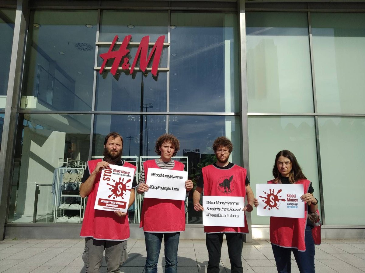 GlobalMayDayNet's tweet photo. [3/3]
Comrades in #Warsaw join #BloodMoneyMyanmar and rally at @hm and @adidas stores.

More info on Blood Money Campaign: https://t.co/UASvWBxWDy

#UnitedAgainstTheJunta
#StopPayingToJunta
#FreezeDollarToJunta https://t.co/06gvb74tS9