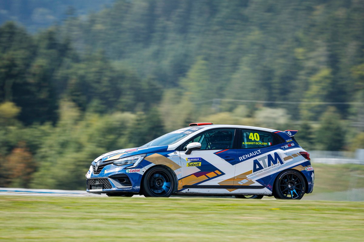 Renault Clio Series tweet media