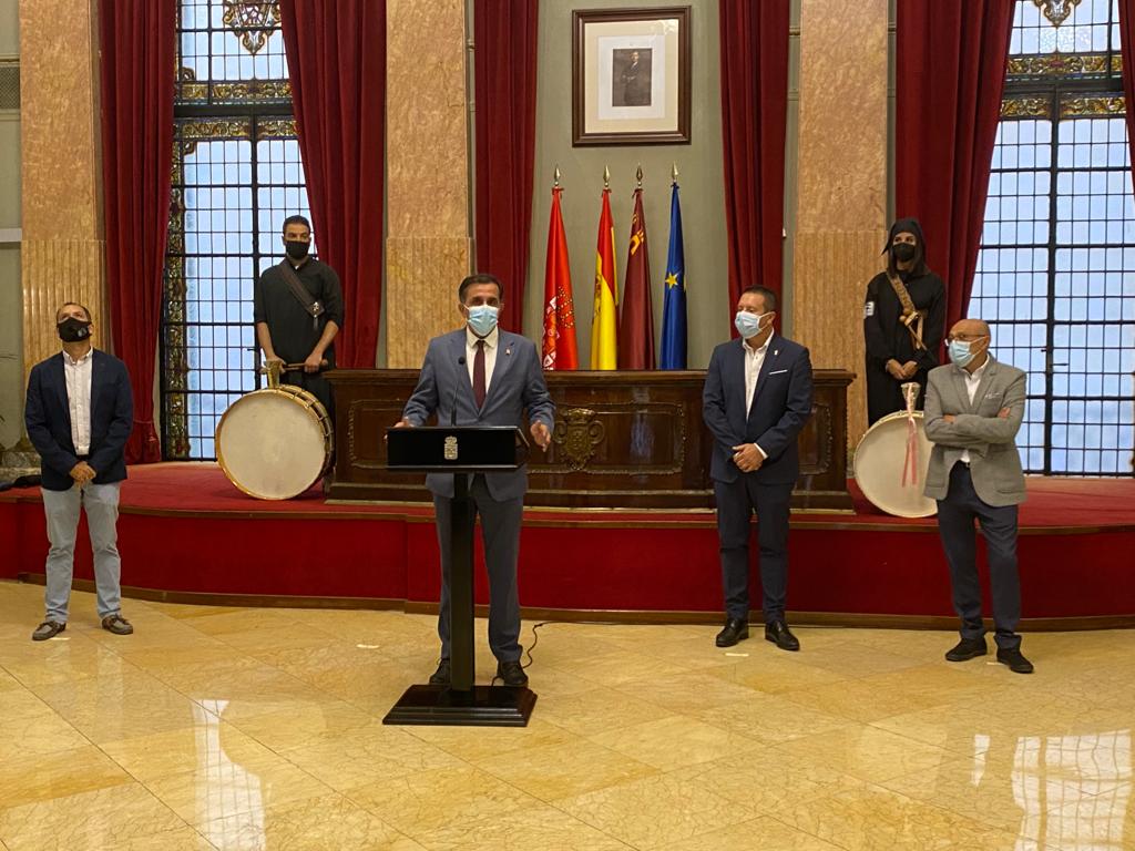 Alejandra88M's tweet photo. Gracias al @AytoMurcia,a su Alcalde @SerranoJAntonio, a todo su equipo de gobierno, especialmente a @CarmenFructuos4 por abrirnos la puertas de su casa y ponerse a nuestra disposición. Ayer Murcia sintió la magia de nuestra noche más especial. 

@turismodemula 
@ConTamboresMula https://t.co/ctubhvx6er