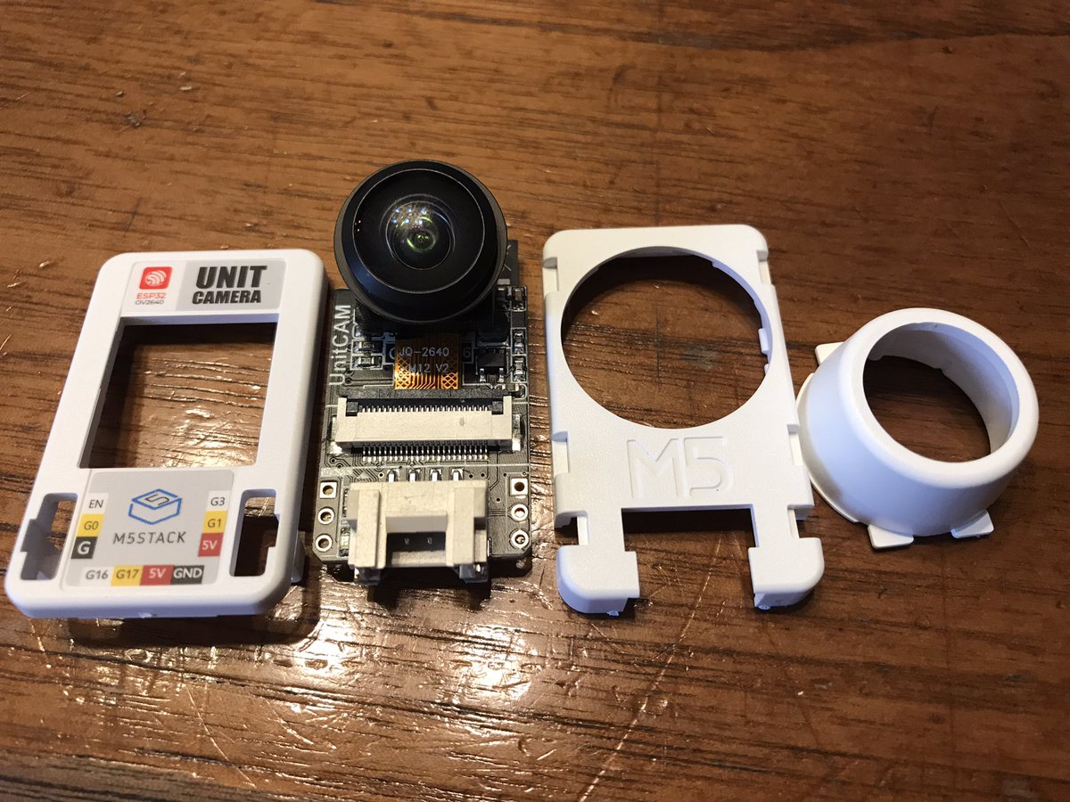 kat004's tweet photo. Unit Camera DIY Kit組立中。カメラのリボンケーブルがちょっと長いから無理矢理押し込まないとケースに入らない。#M5Stack https://t.co/2rMTXtq5Zr