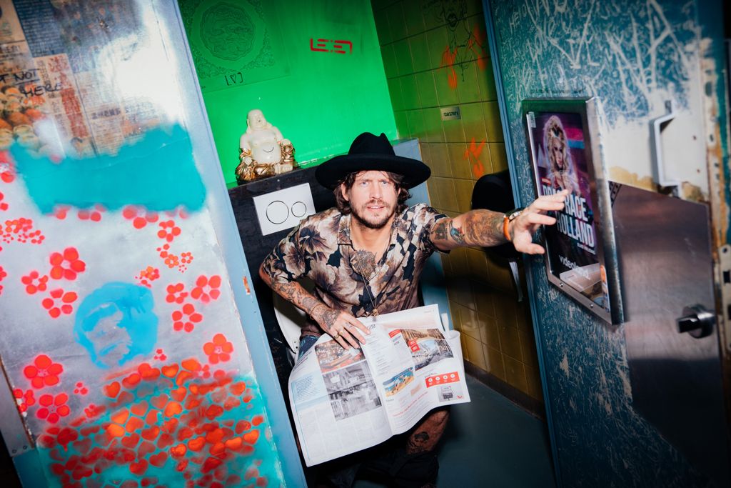 Wanneer iedereen je vraagt of je het liedje van de PLUS reclame ook gaat uitbrengen.
.
.
.
Samen Is Niet Alleen komt op 17 september naar je toe.
#newmusic #single #finn #reclamemuziek #samenisnietalleen