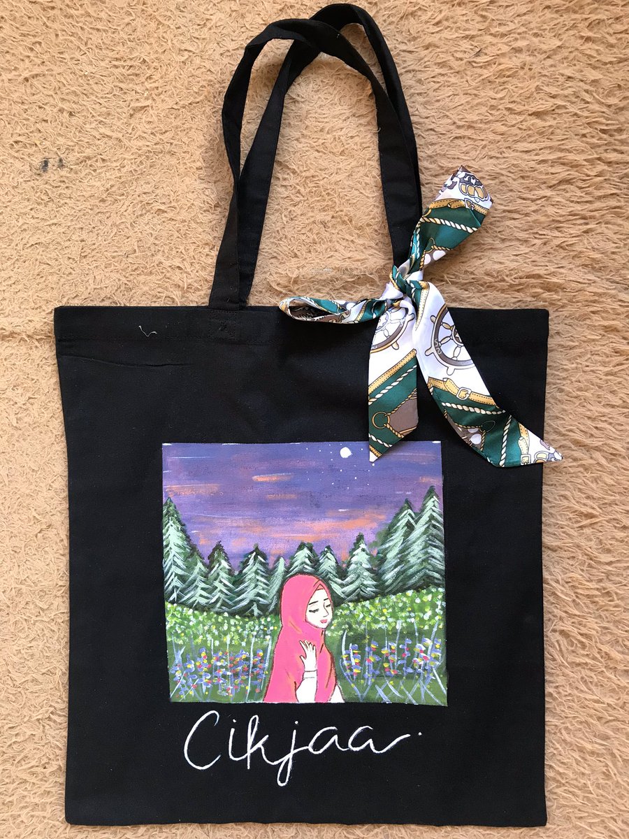 Teahsaidi's tweet photo. Black or White?

Choose your fighter!
By the way, I ada jual personalized canvas totebag🥰 Psst, *free shipping here* 🤫 https://t.co/4FHTSGcn6w