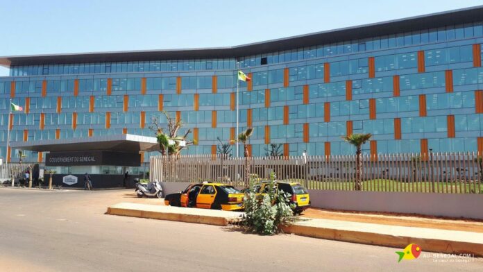 sylayesy's tweet photo. Le projet du Président Wade de créer 1ville pour  décongestionner #Dakar n'a jamais abouti.
L'ingéniosité de SE @Macky_Sall a permis de créer Diamniadio. "1choix plus que stratégique parce qu'on ne devrait pas trop s'éloigner du « patient » pour pouvoir lui apporter des remèdes" https://t.co/N1SvRqxTYd