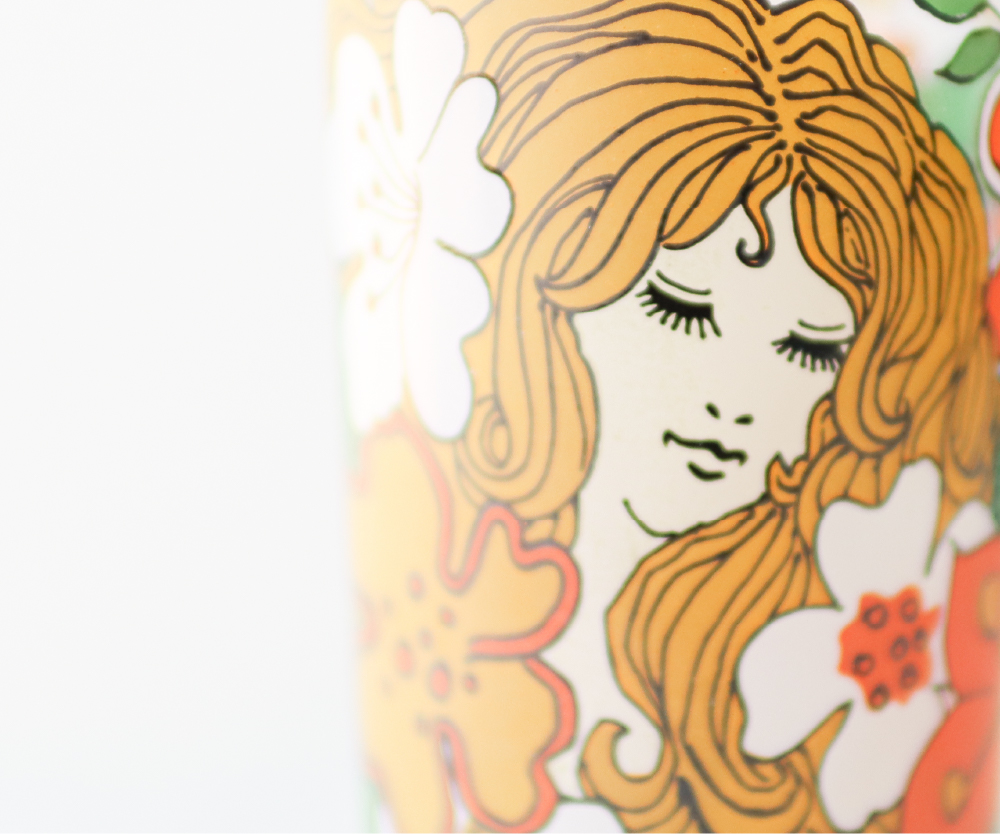 アデリアレトロ柄紹介🌼 1972年発売の「セニョーラ」 長いまつげの女性