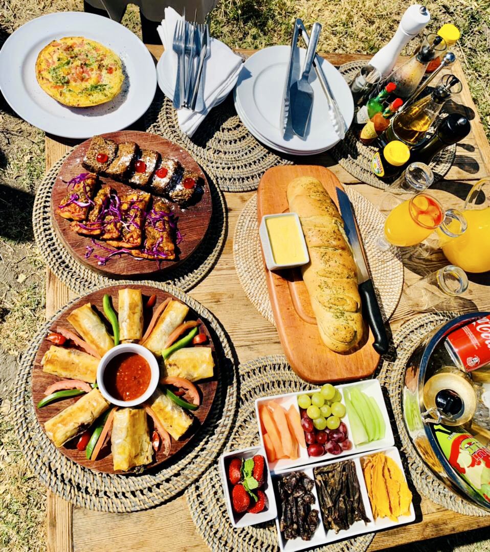 The_Cookoff's tweet image. Today was the battle of the lodges; the challenge was to serve us brunch in the wilderness. Brought to you by @BotswanaFoods, Below are the submissions, please vote for your best #11amInTheWilderness plate on the tweet under.