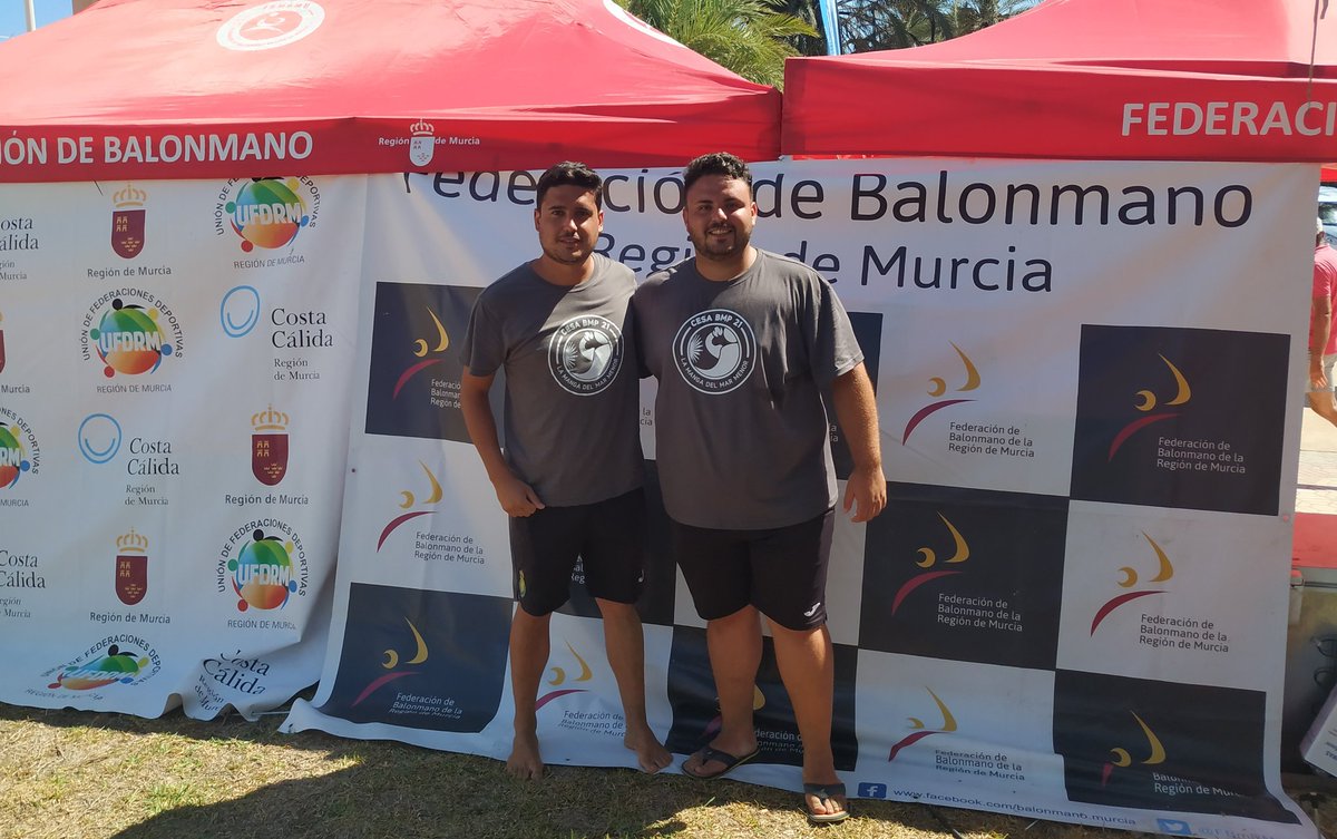 Murcia Deportivo (@murciadeportivo) on Twitter photo Nuestros árbitros internacionales de playa, Plaza y Segura van a arbitrar la final juvenil masculino del CESA entre Madrid y Castilla La Mancha. Es el colofón de la <a href="/FBMRMU/">FED. BALONMANO REGION DE MURCIA</a> a un evento del que todos elogian por excelente organización y participación de quilates de los nuestros. Nuestros árbitros internacionales de playa, Plaza y Segura van a arbitrar la final juvenil masculino del CESA entre Madrid y Castilla La Mancha. Es el colofón de la <a href="/FBMRMU/">FED. BALONMANO REGION DE MURCIA</a> a un evento del que todos elogian por excelente organización y participación de quilates de los nuestros.