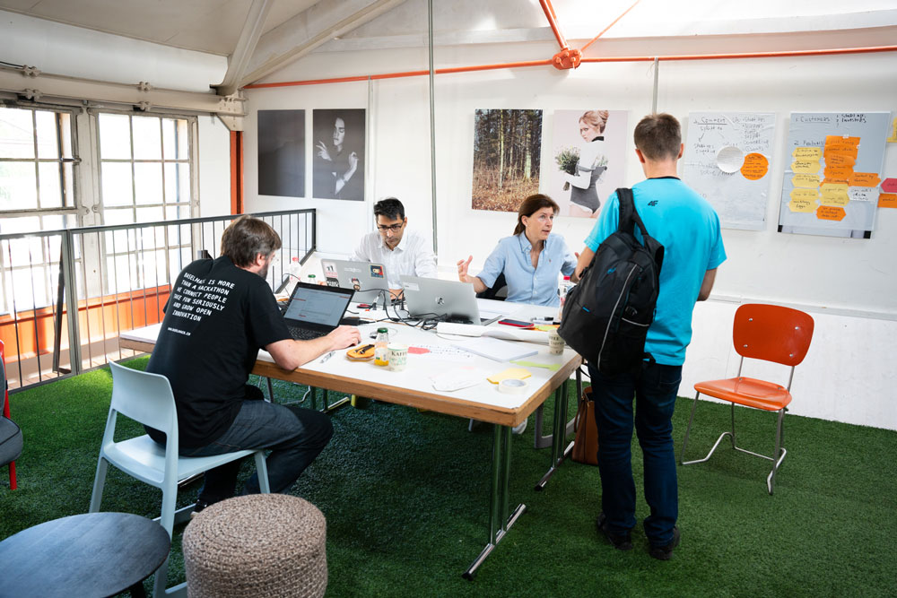 BaselHack's tweet photo. Die BaselHack Teams 2021

#baselhack #launchabs #teamwork https://t.co/d3rzc8zyV1