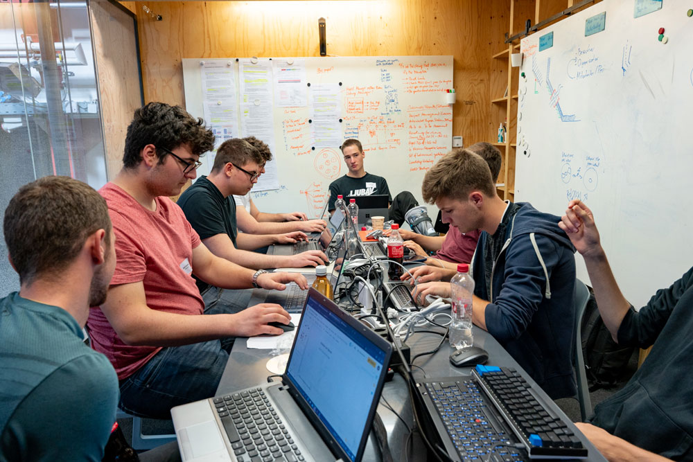 BaselHack's tweet photo. Die BaselHack Teams 2021

#baselhack #launchabs #teamwork https://t.co/d3rzc8zyV1