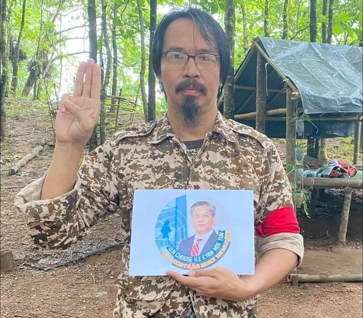 KhinAin's tweet photo. Ko Pauk, Myanmar famous directors, currently in liberated area, joined the Red armbands movement today and called on @UN to recognize U KyawMoeTun  @KyawTun62907405 and @NUGMyanmar Government.  #RecognizeNUG #WhatsHappeningInMyanmar  #Sep12Coup  https://t.co/H7gUSxYwkL