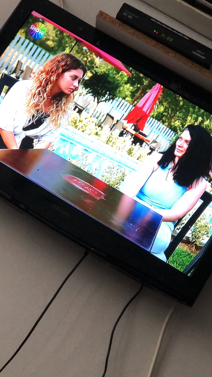 edarkann's tweet photo. Ben hayatımda böyle kötü oyunculuğu bi flash tv de bide bu programda gördüm show tv bir şansım olsa korkunç kötüsünüz https://t.co/ecGjQwKT7h