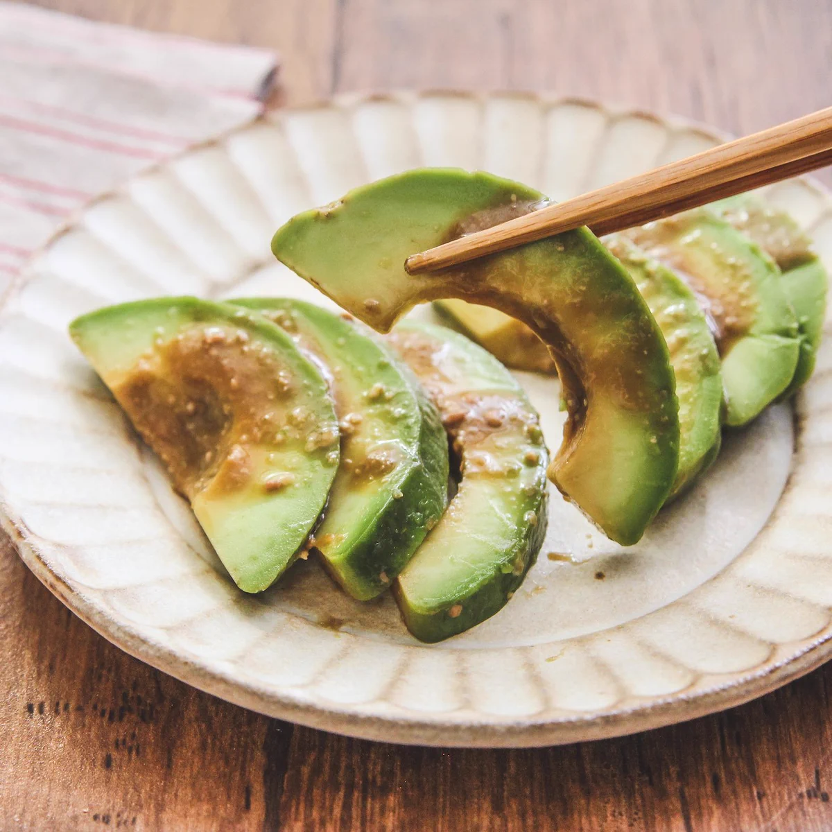 ご飯のお供やおつまみに最高の一品？！ほぼ切って絡めて漬けるだけの簡単お手軽アボカドレシピ！