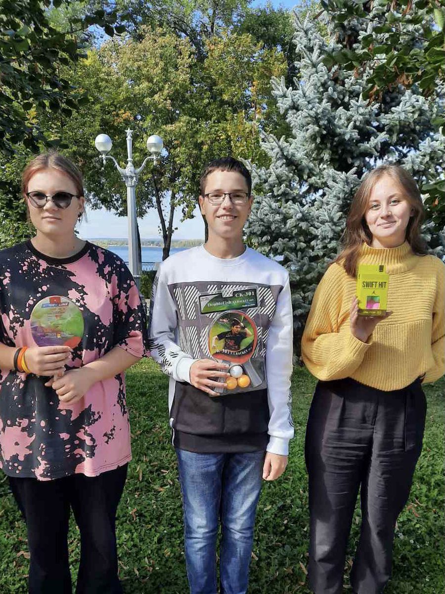 В День города 9а класс провел турнир по настольному теннису на Самарской набережной. Культовое место для отдыха, спорта, встреч с друзьями с каждым годом становится всё совершеннее. Волга и город образуют уникальное пространство с особой атмосферой. С днём рождения, Самара!