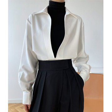 mooncomb09shop's tweet photo. [RT이벤트/1명 추첨]

넥라인 셔츠

넥라인이 길게 떨어지는 셔츠느낌의 티에요
목폴라와 일체형이 아니라 다른걸 레이어드 해서 입어도 예쁠것같아요😊

당발=마감날👉09/17
가격👉30200
상세사항👉https://t.co/7oU3XL9cM5
주문은여기서👉https://t.co/CGg6lyUSXQ https://t.co/CXdjLZsgzX