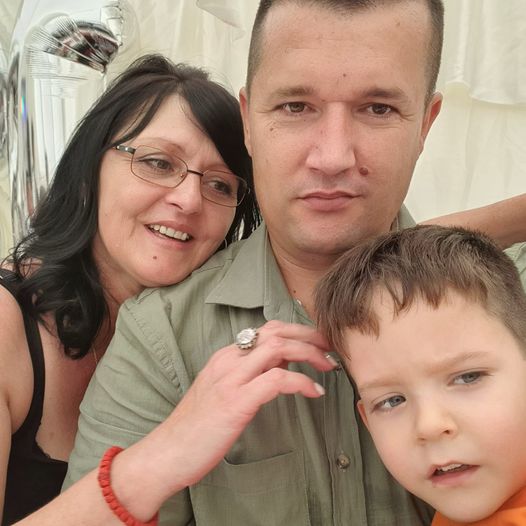 U Ilijino i u svoje ime vas molimo podelite,lajkujte to je pola sekunde,a nasem sinu znaci mnogo.
Prijatelji moji dragi podelite ovu objavu, mnogo znaci nasem sinu za njegovo lecenje.
Takodje ako ste u mogucnositi uplatite sms
856 na 3030 za Iliju