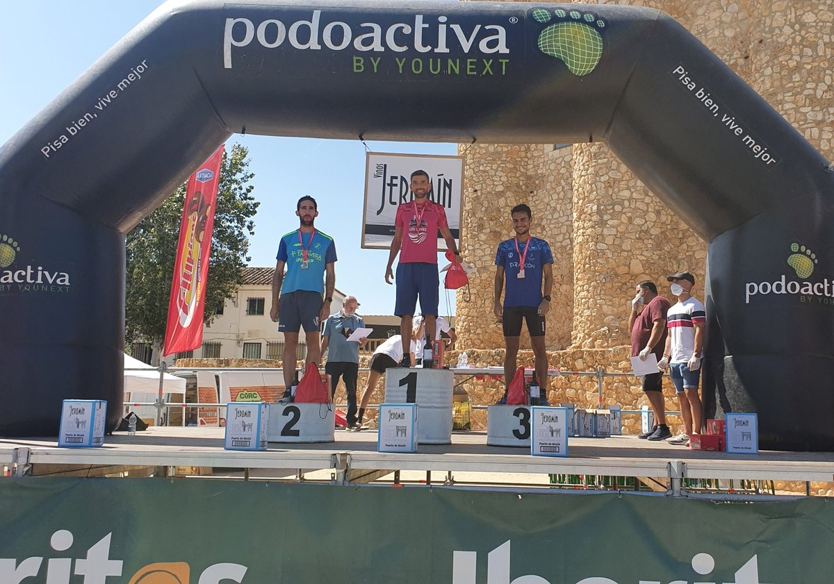 ricohill8's tweet photo. Campeón de Madrid absoluto de 5k. Un lujo compartir podio con dos pedazo de atletas como @DCorrochano y @Javigp_6, y muchas gracias a @leguavillarejo por una organización impecable.

Siempre bajo la dirección de @Luis_Performanc que sabe llevarme por el camino correcto. https://t.co/OjiVoOZC67