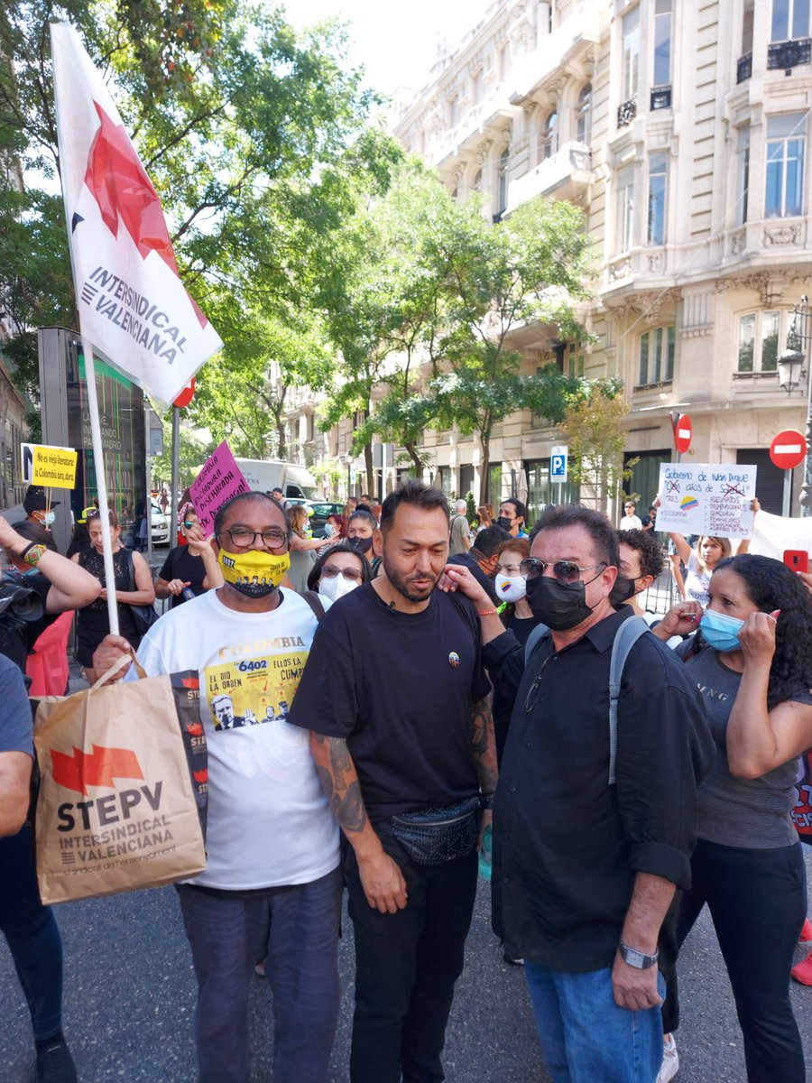 VicentMauri's tweet photo. Intersindical Valenciana ha estat a #Madrid per participar en la manifestació contra la visita del president colombià Duque i la condecoració que li concedirà el govern espanyol @IntersindicalV @coorvalcolombia @fecode @cutcolombia @STESIntersindic https://t.co/SsfOkMlkgg