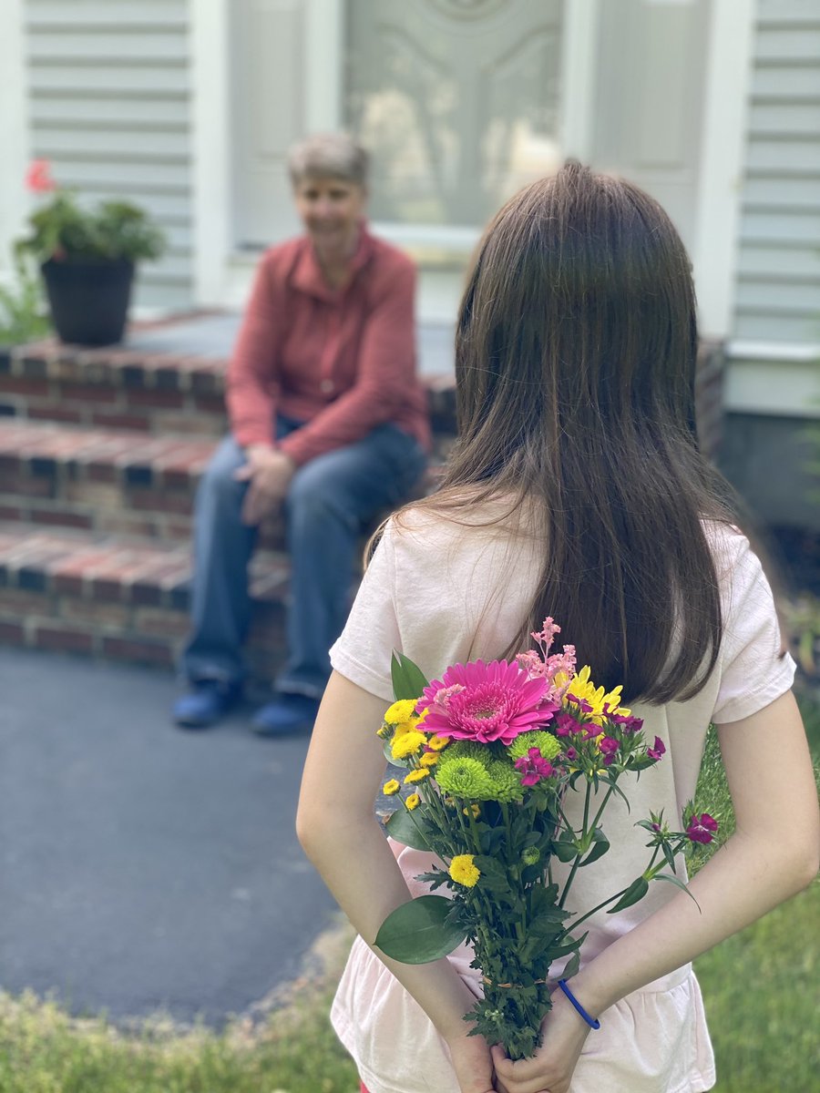 designrschoice's tweet photo. It’s Grandparents Day! Celebrate them with some fresh flowers 💐 
#GrandparentsDay #love #gift #flowers #celebrate https://t.co/RswNpFNEDe